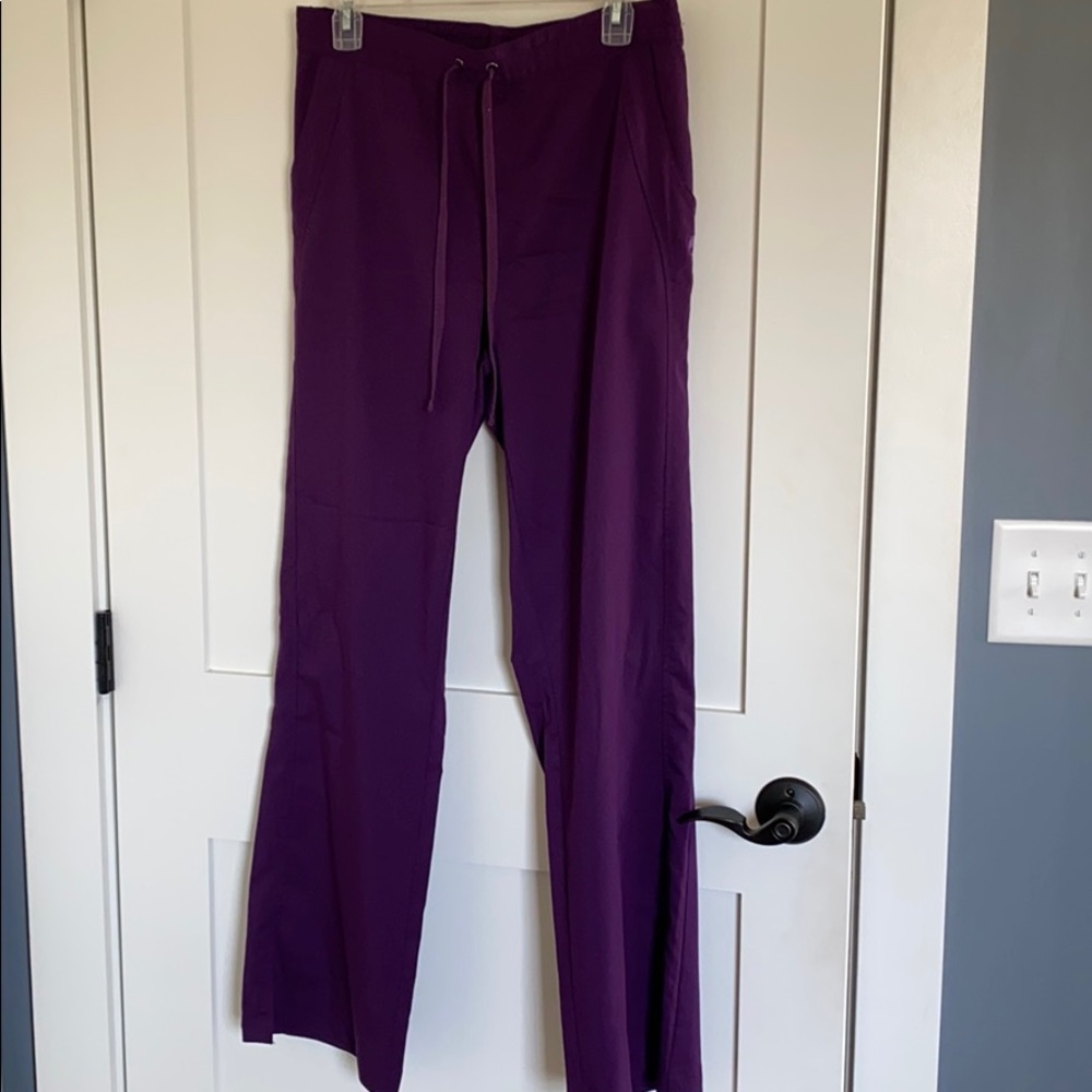 Healing Hands Scrub Bottom